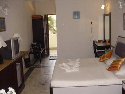 Dolphin Bay Hotel Goa Екстериор снимка